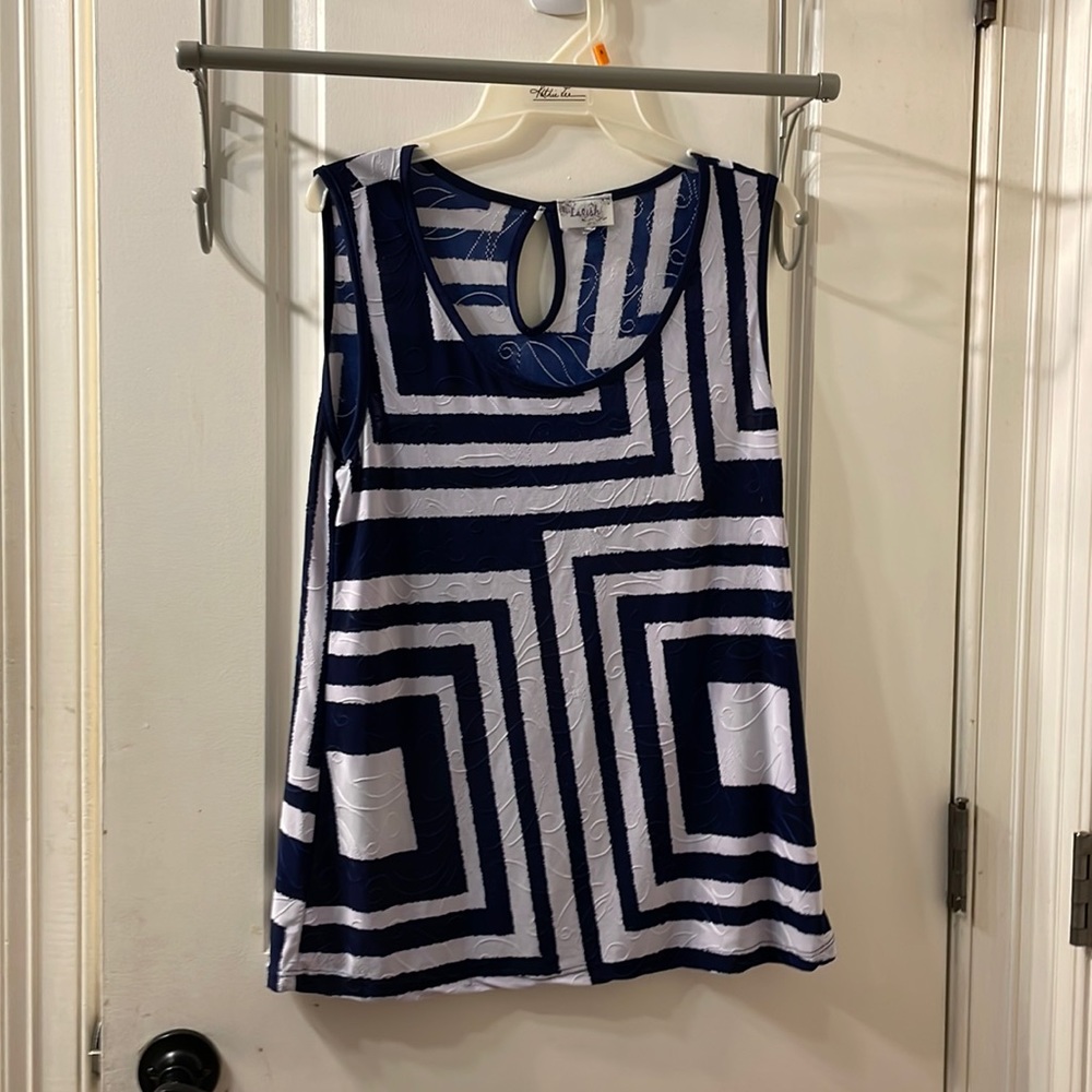Sleeveless shirt